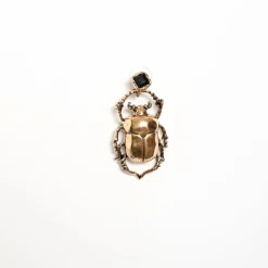 Orecchino Scarabeo