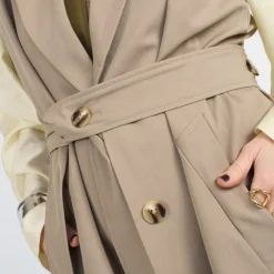 Trench Tyra